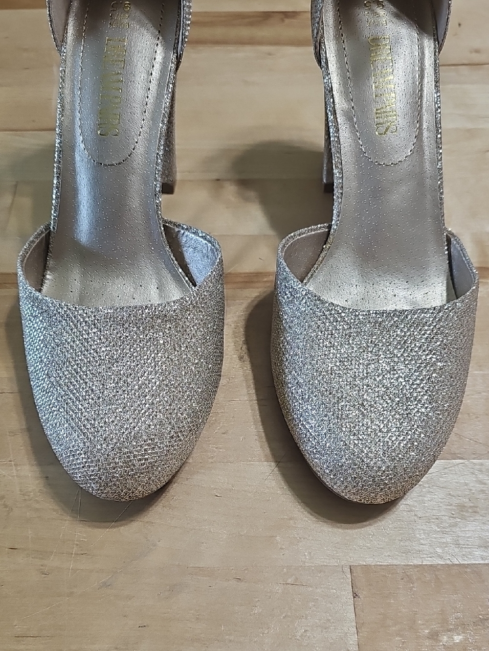 ✨ NEW Dream Pairs Angela Gold Glitter Block Heel Pumps - Size 9.5 - Picture 3 of 12